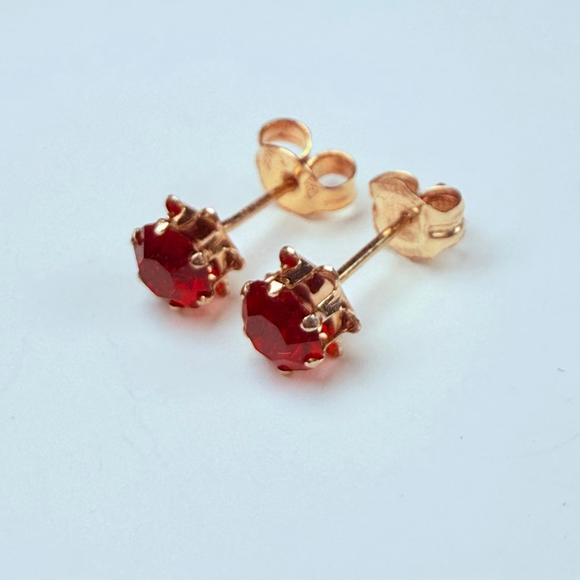 14K Solid Yellow Gold Jacmel Mauritius JCM Ruby Red Glass Stud Vintage Earrings - Picture 3 of 10